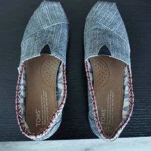 Toms